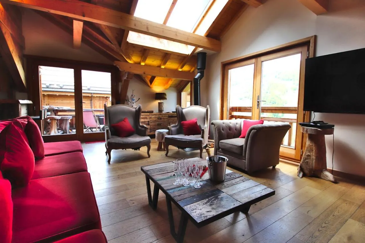 Prestigious 18 Person Chalet With Pool And Jacuzzi Vars  France