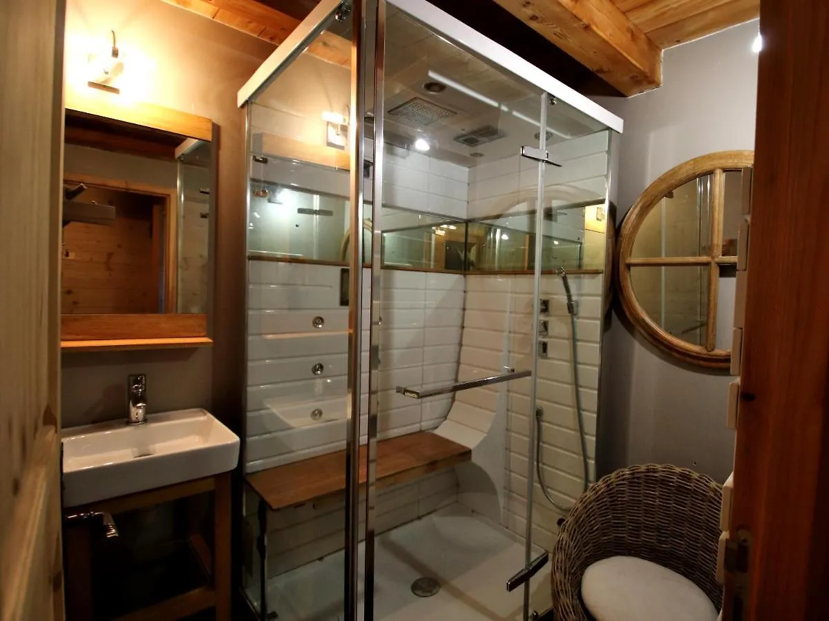 Prestigious 18 Person Chalet With Pool And Jacuzzi Vars