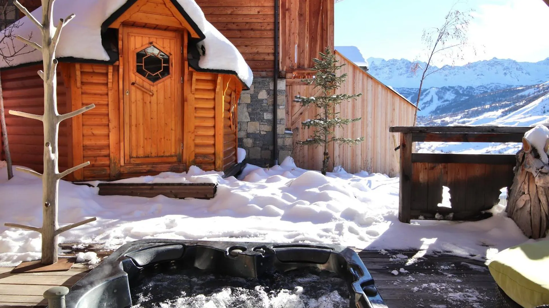 Prestigious 18 Person Chalet With Pool And Jacuzzi Vars  France